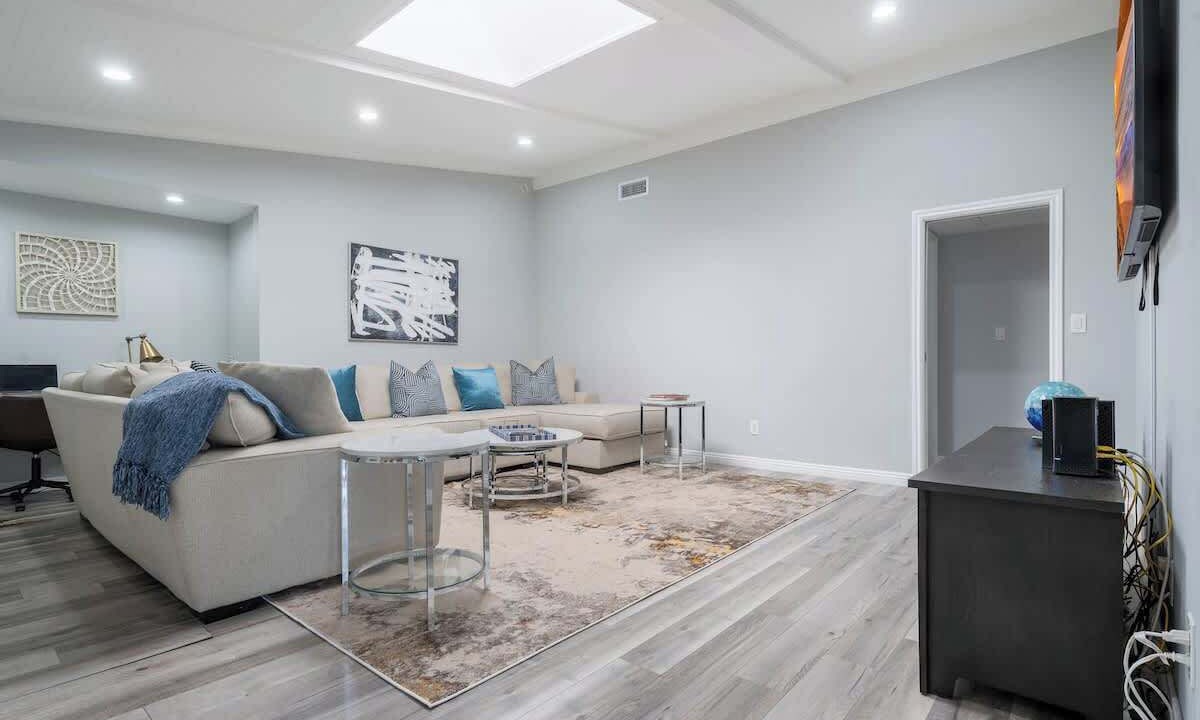 Photo of Livingroom in Northridge