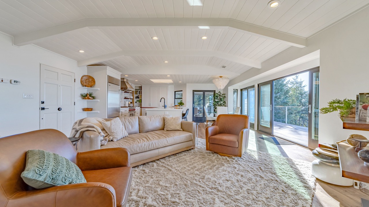 Photo of Livingroom in Shelter Cove