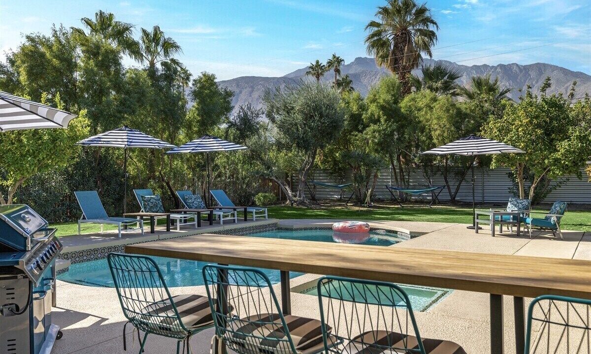 Photo of Outdoor in Racquet Club Estates