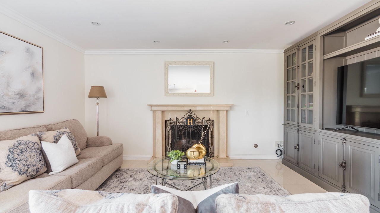 Photo of Livingroom in Woodland Hills