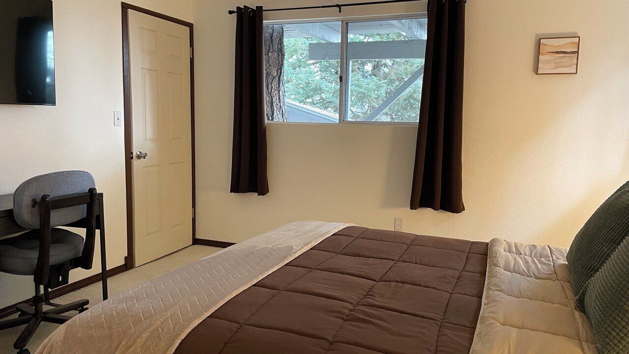 Photo of Bedroom in Running Springs