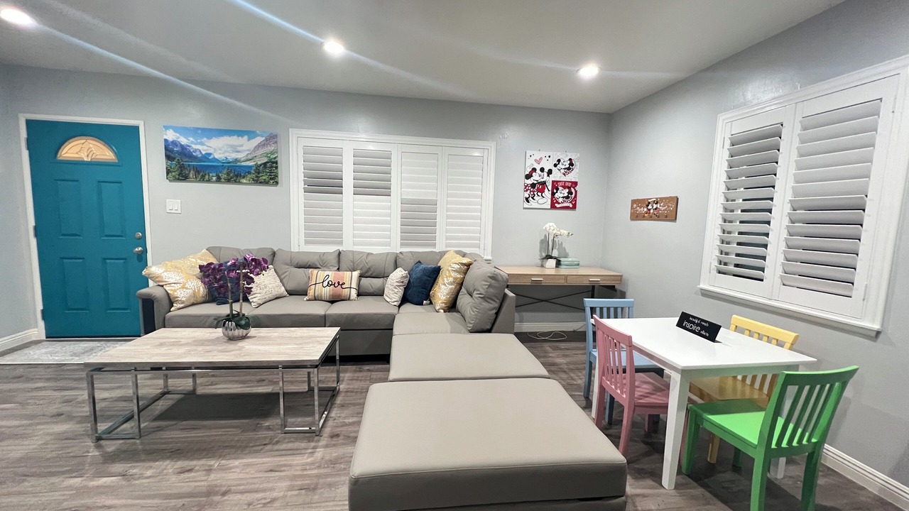 Photo of Livingroom in Midway City