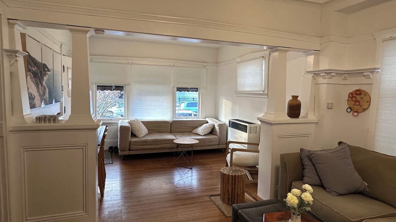 Photo of Livingroom in Oakland