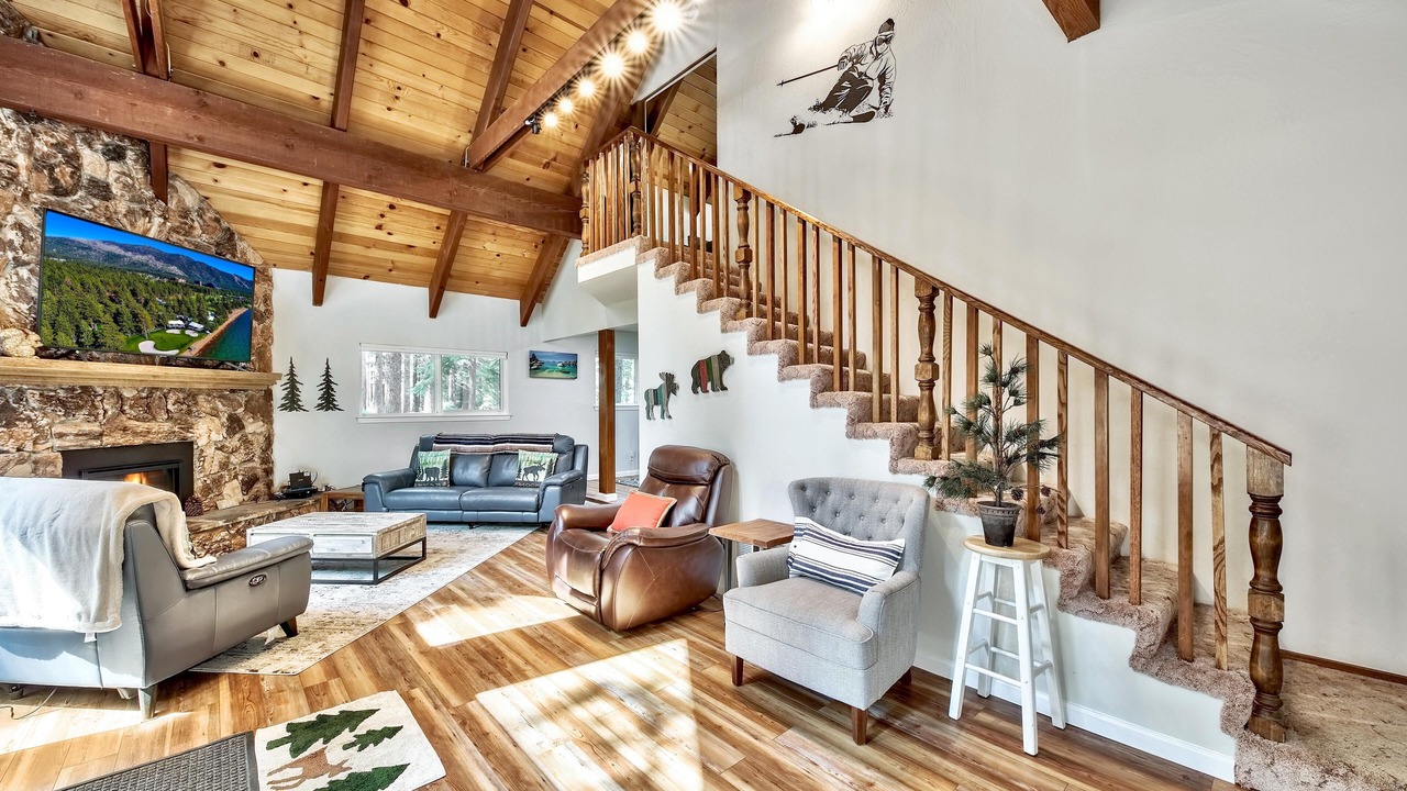 Photo of Livingroom in North Upper Truckee