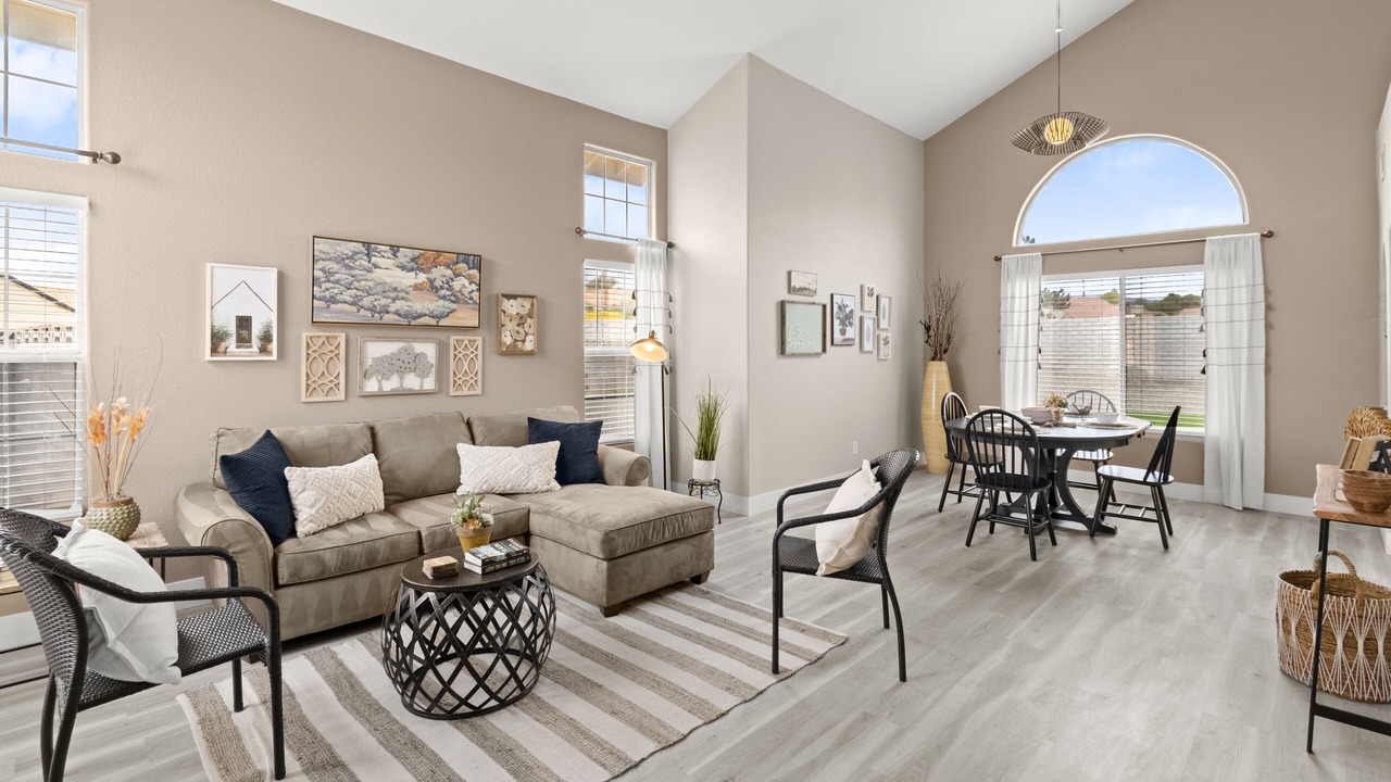 Photo of Livingroom in Spring Valley