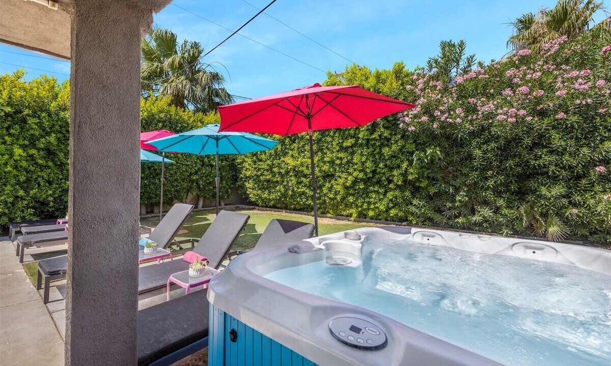 Photo of Patio Balcony in Racquet Club Estates
