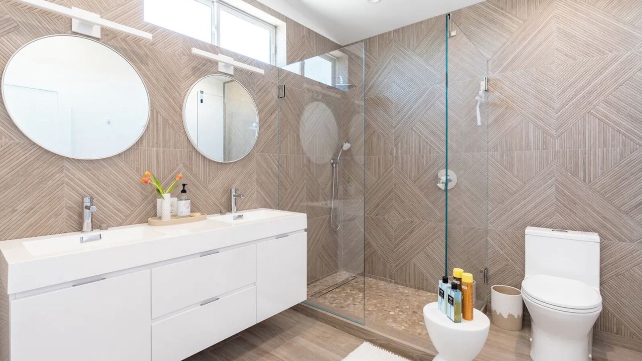 Photo of Bathroom in Hollywood Beach