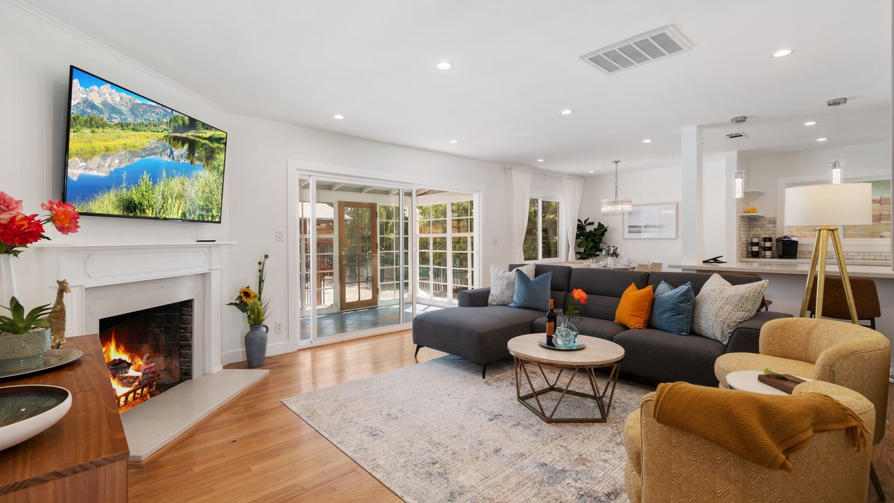 Photo of Livingroom in Valley Village