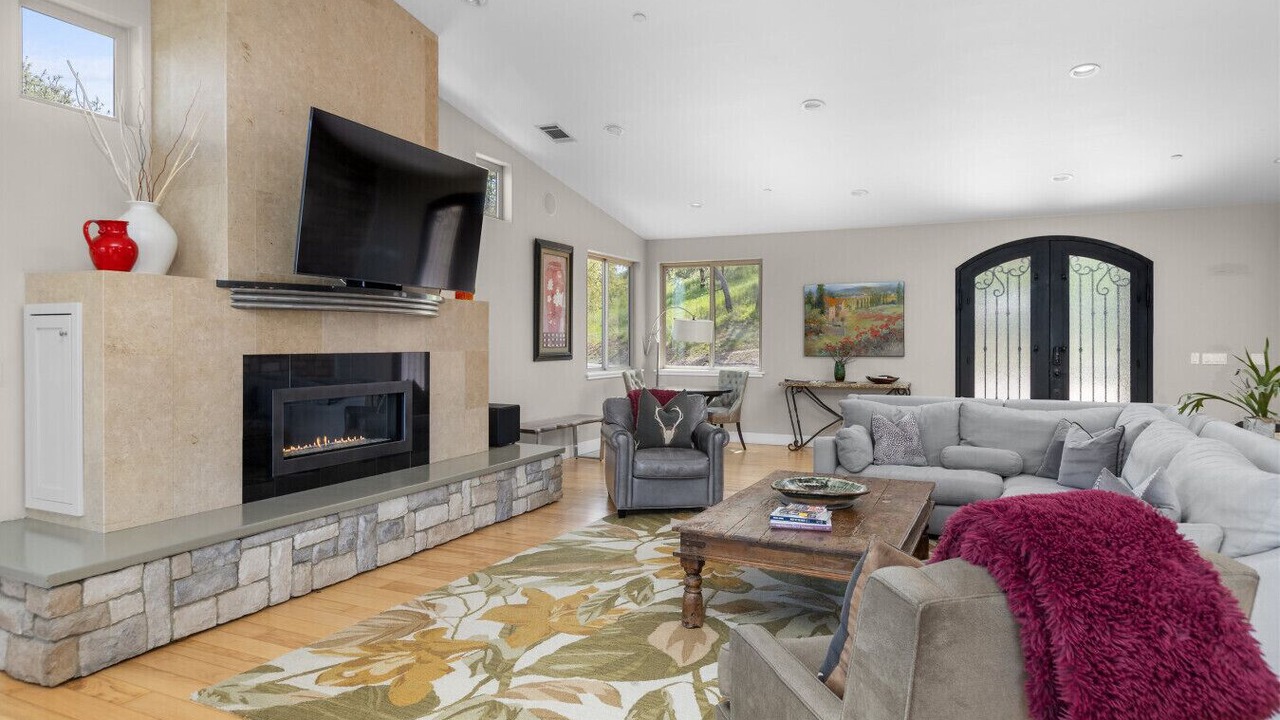 Photo of Livingroom in Templeton