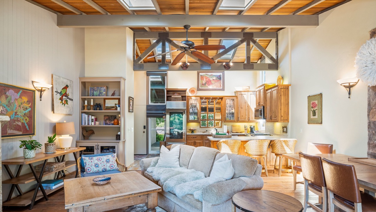 Photo of Livingroom in Quail Lodge