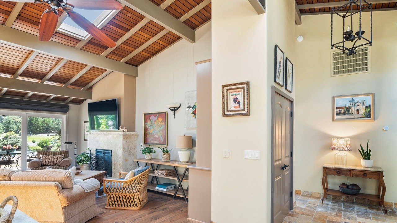 Photo of Livingroom in Quail Lodge