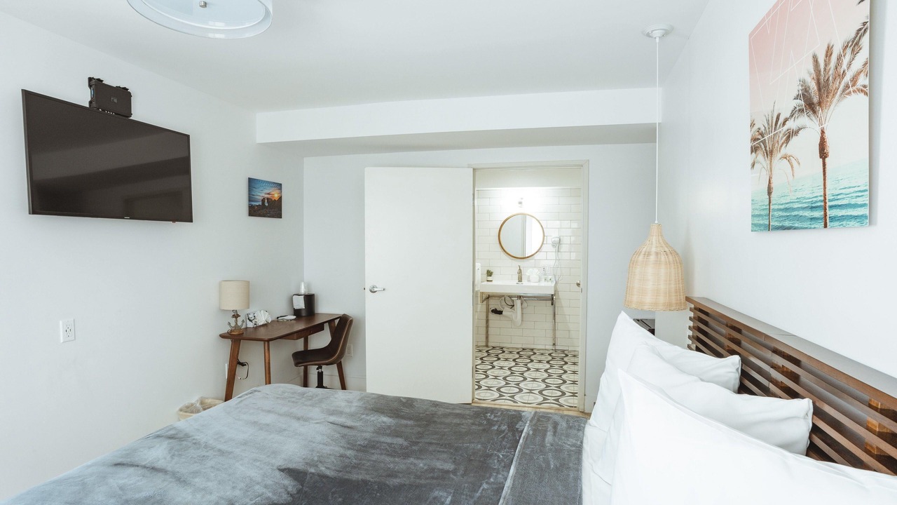 Photo of Bedroom in Belmont Shore