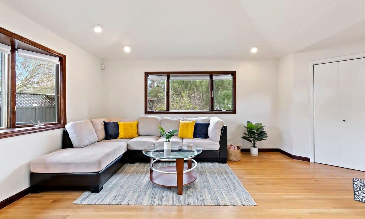 Photo of Livingroom in Loyola