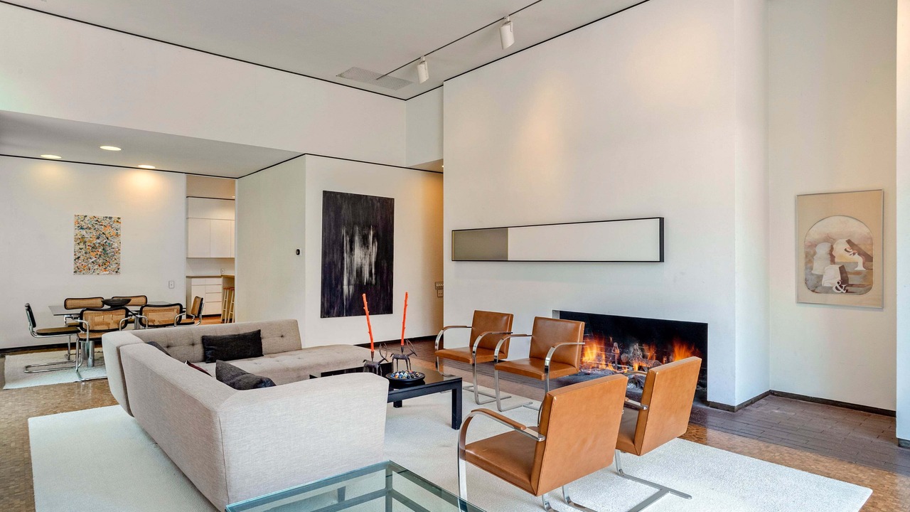 Photo of Livingroom in Golden Quadrangle