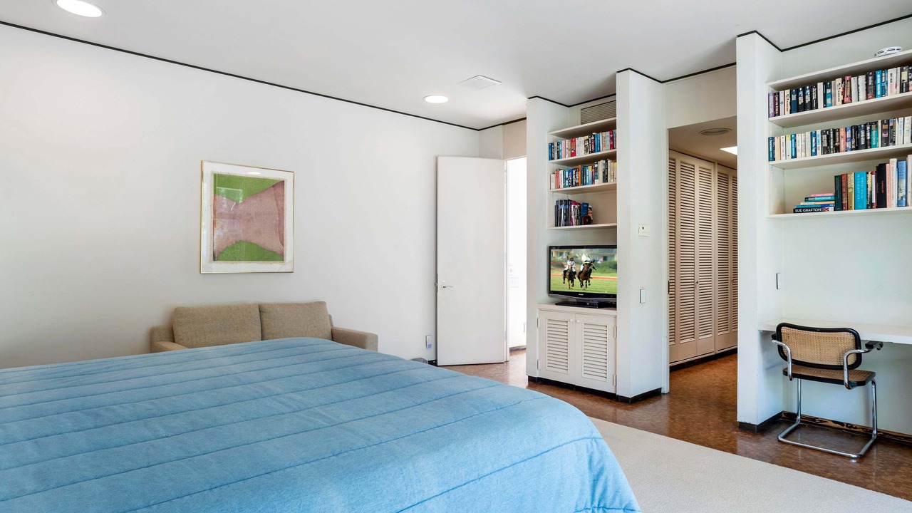 Photo of Bedroom in Golden Quadrangle