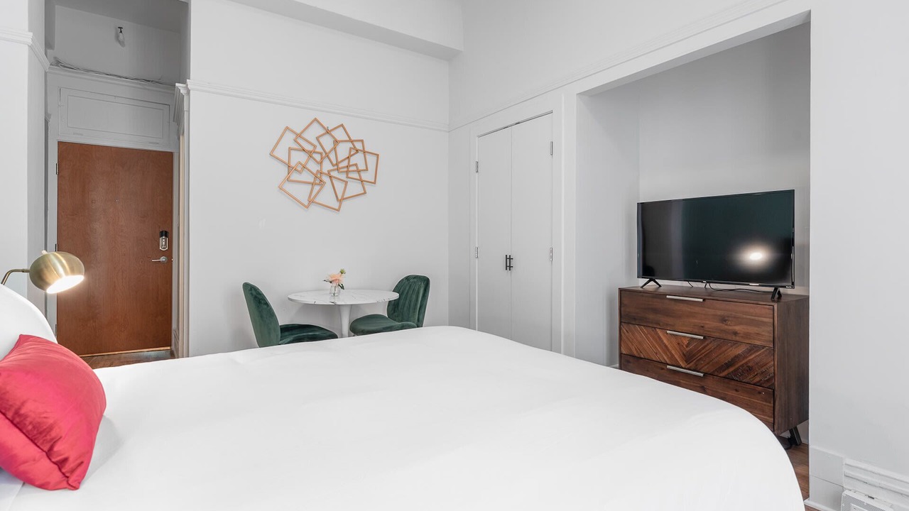Photo of Bedroom in Lower Nob Hill