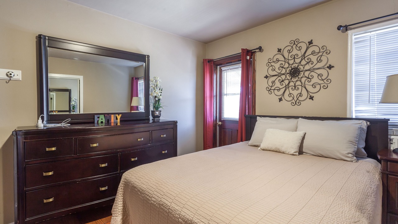 Photo of Bedroom in Mid City