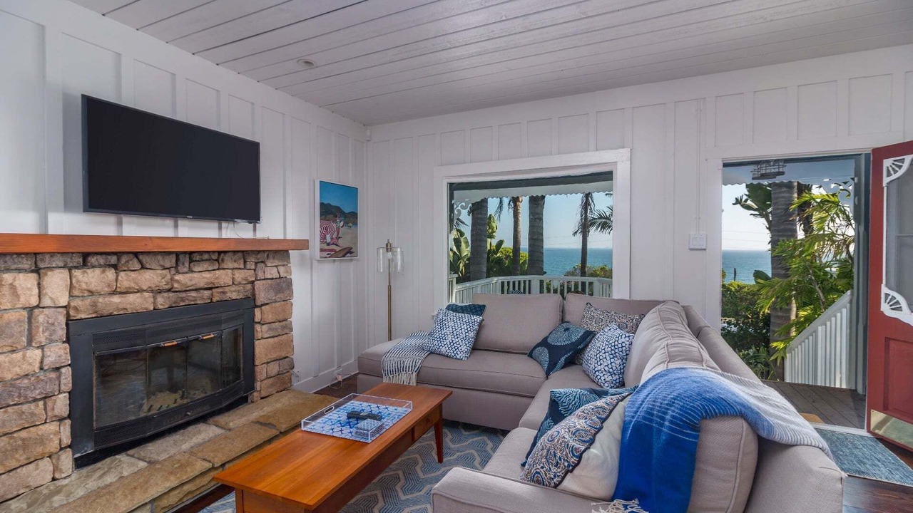 Photo of Livingroom in Summerland