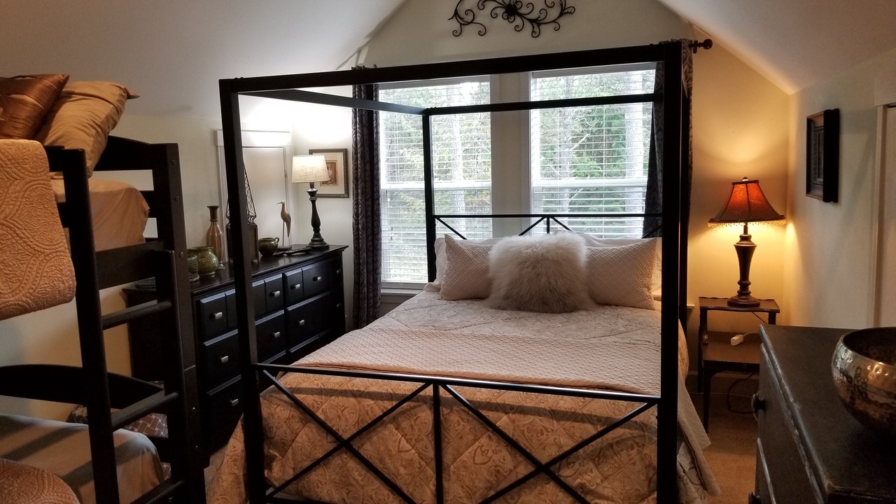 Photo of Bedroom in Lincoln Beach