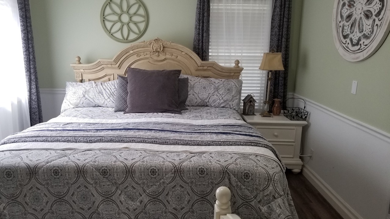 Photo of Bedroom in Lincoln Beach