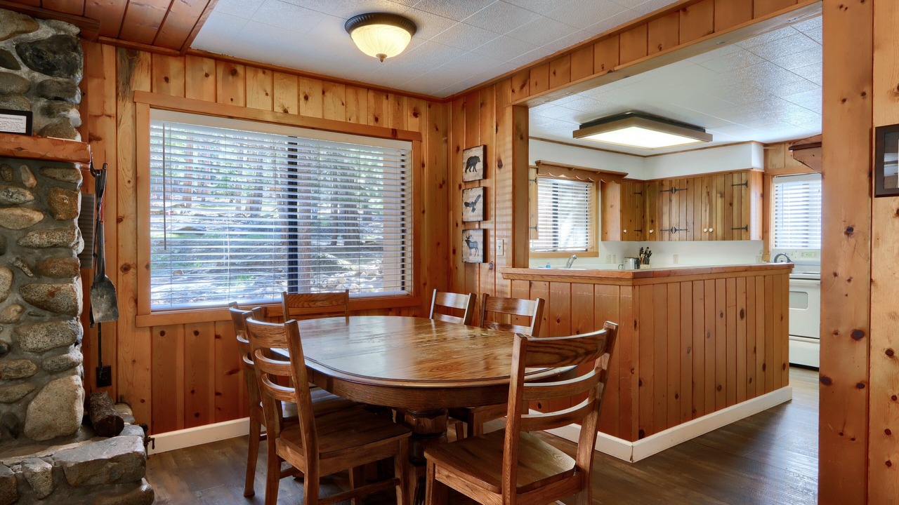 Photo of Livingroom in North Wawona