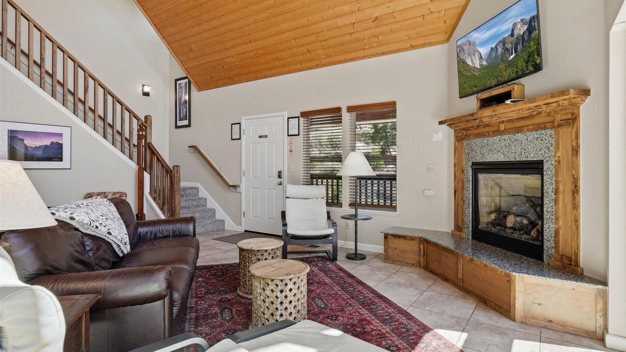 Photo of Livingroom in Yosemite West