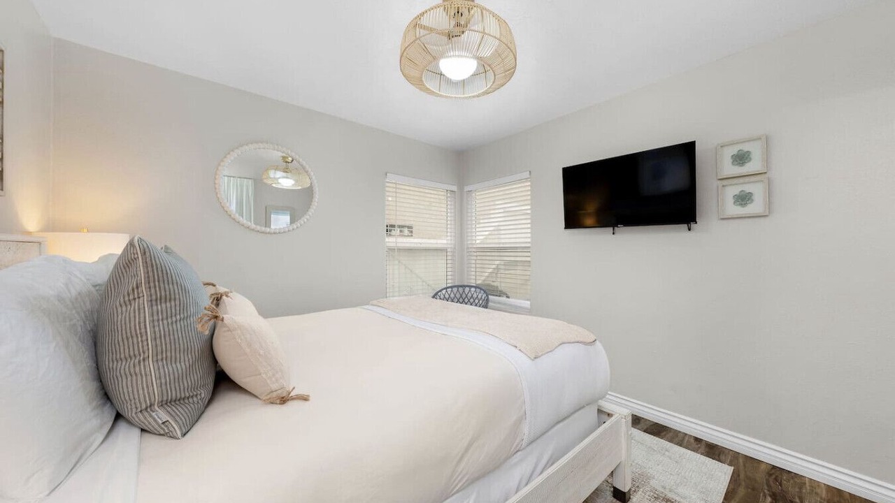 Photo of Bedroom in Mission Beach