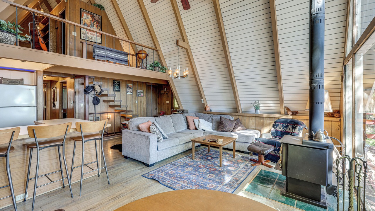 Photo of Livingroom in Running Springs