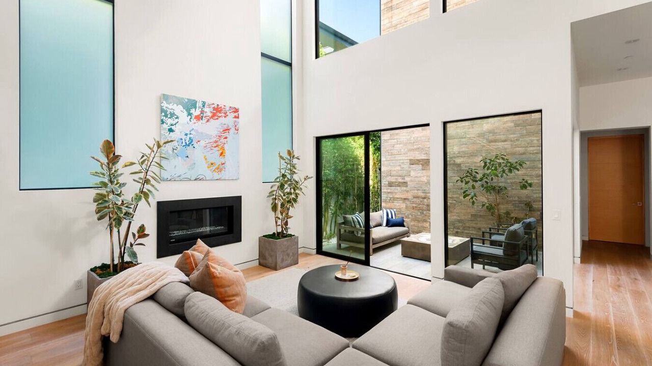 Photo of Livingroom in Beverly Grove