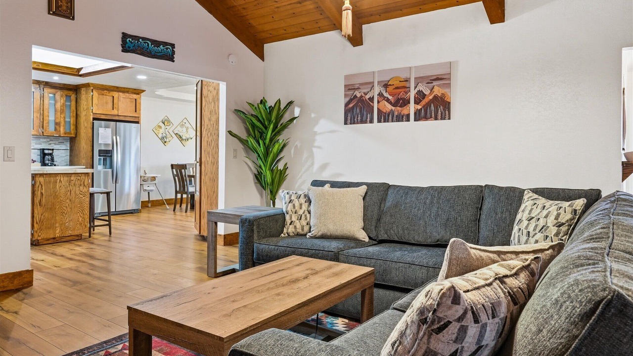 Photo of Livingroom in Oakhurst