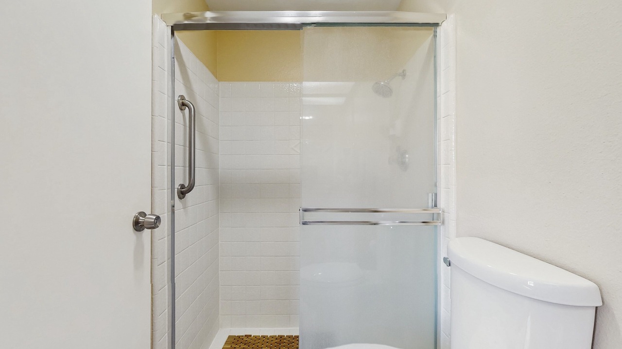 Photo of Bathroom in Canyon Corridor