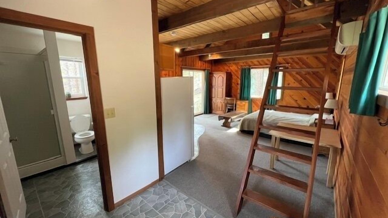 Photo of Bedroom in Weed
