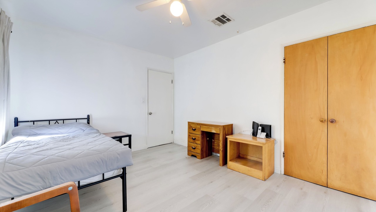 Photo of Bedroom in Bellflower