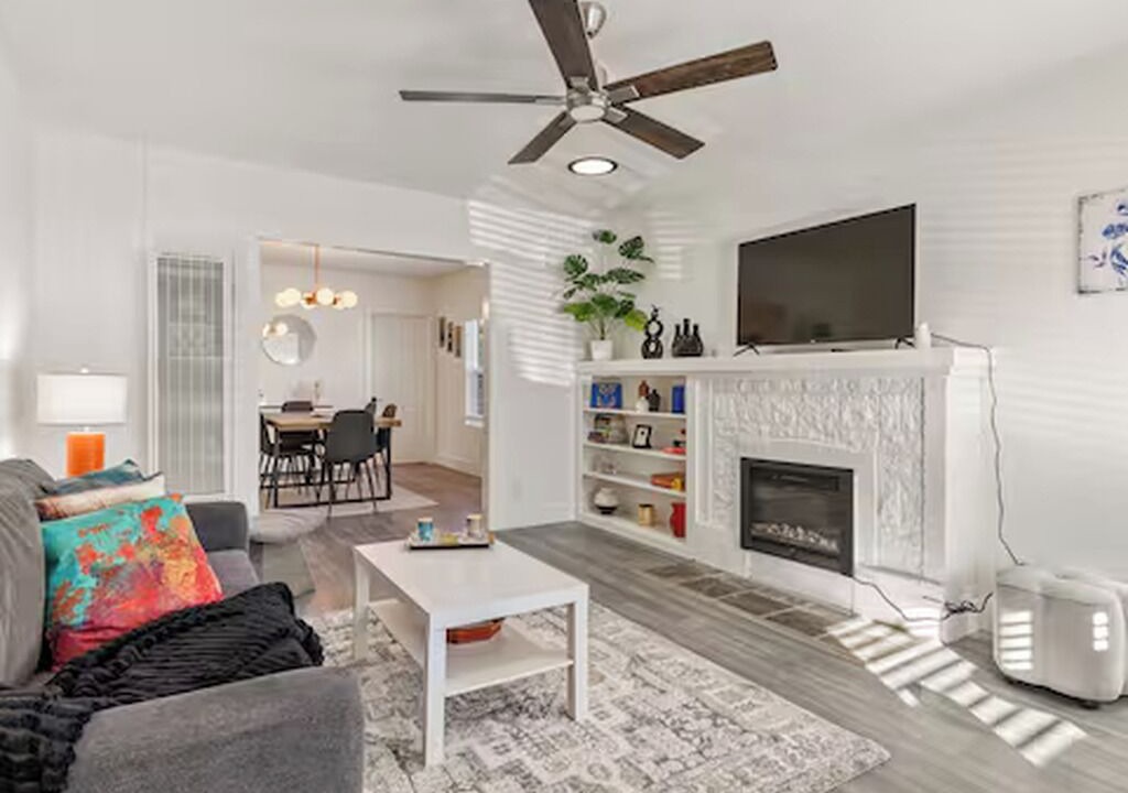 Photo of Livingroom in West Alameda