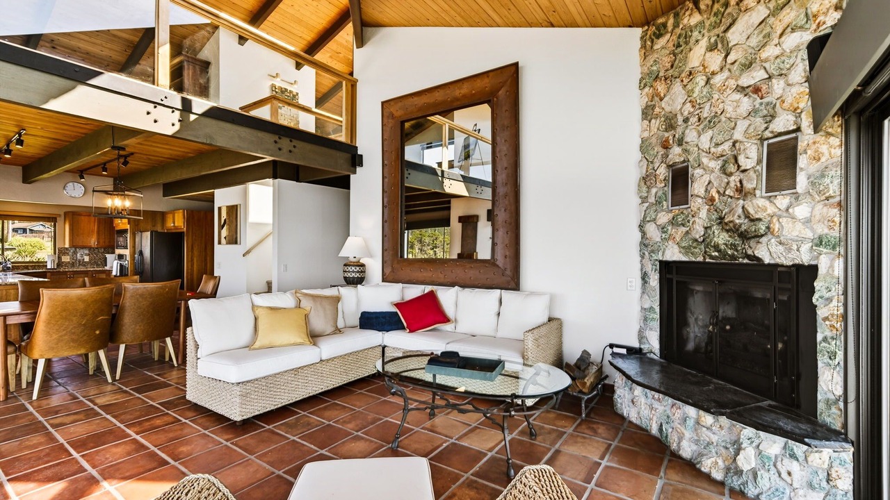 Photo of Livingroom in Gualala