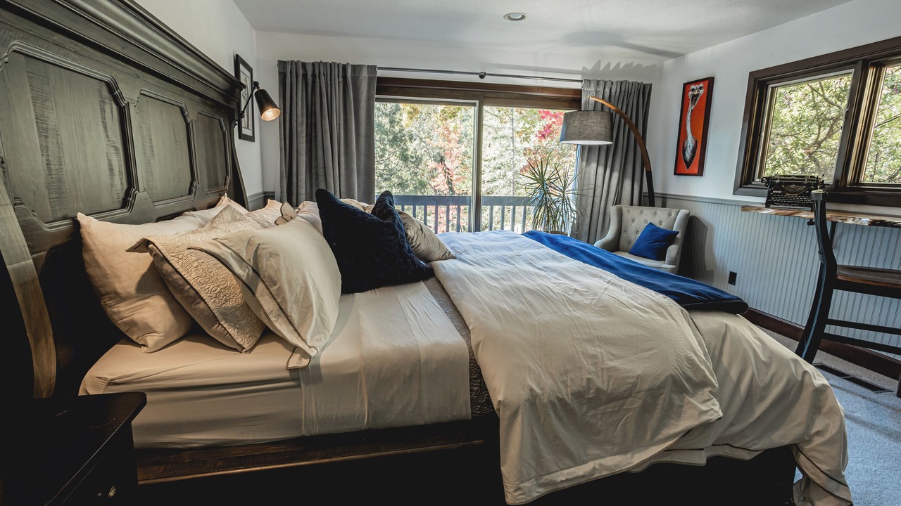 Photo of Bedroom in Rogue River