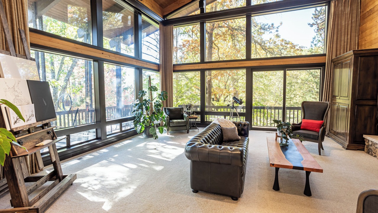 Photo of Livingroom in Rogue River