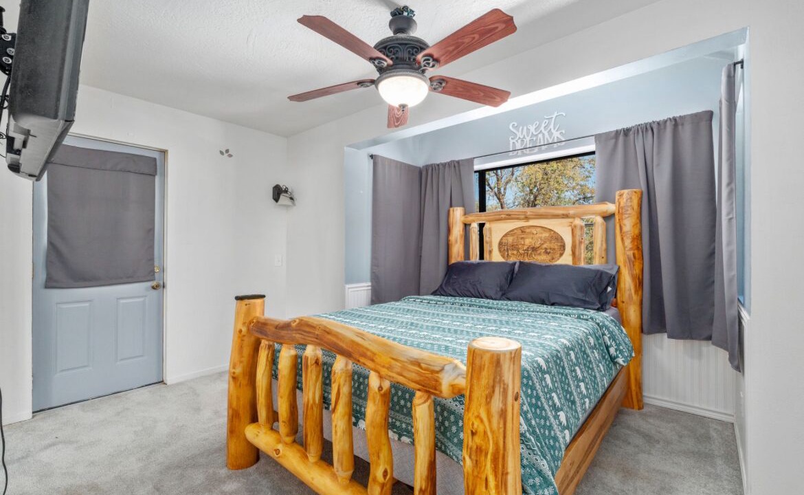 Photo of Bedroom in Twin Peaks