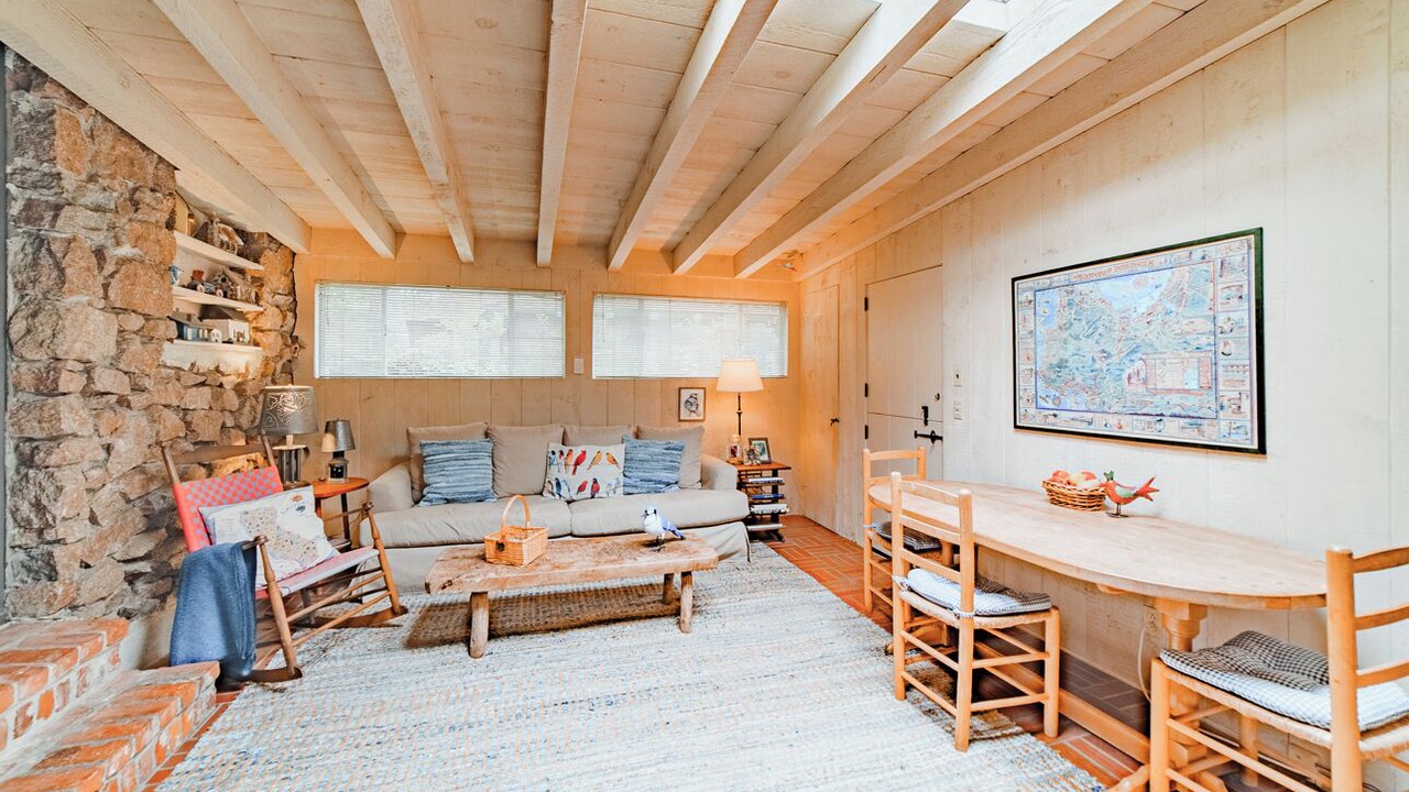 Photo of Livingroom in Golden Rectangle