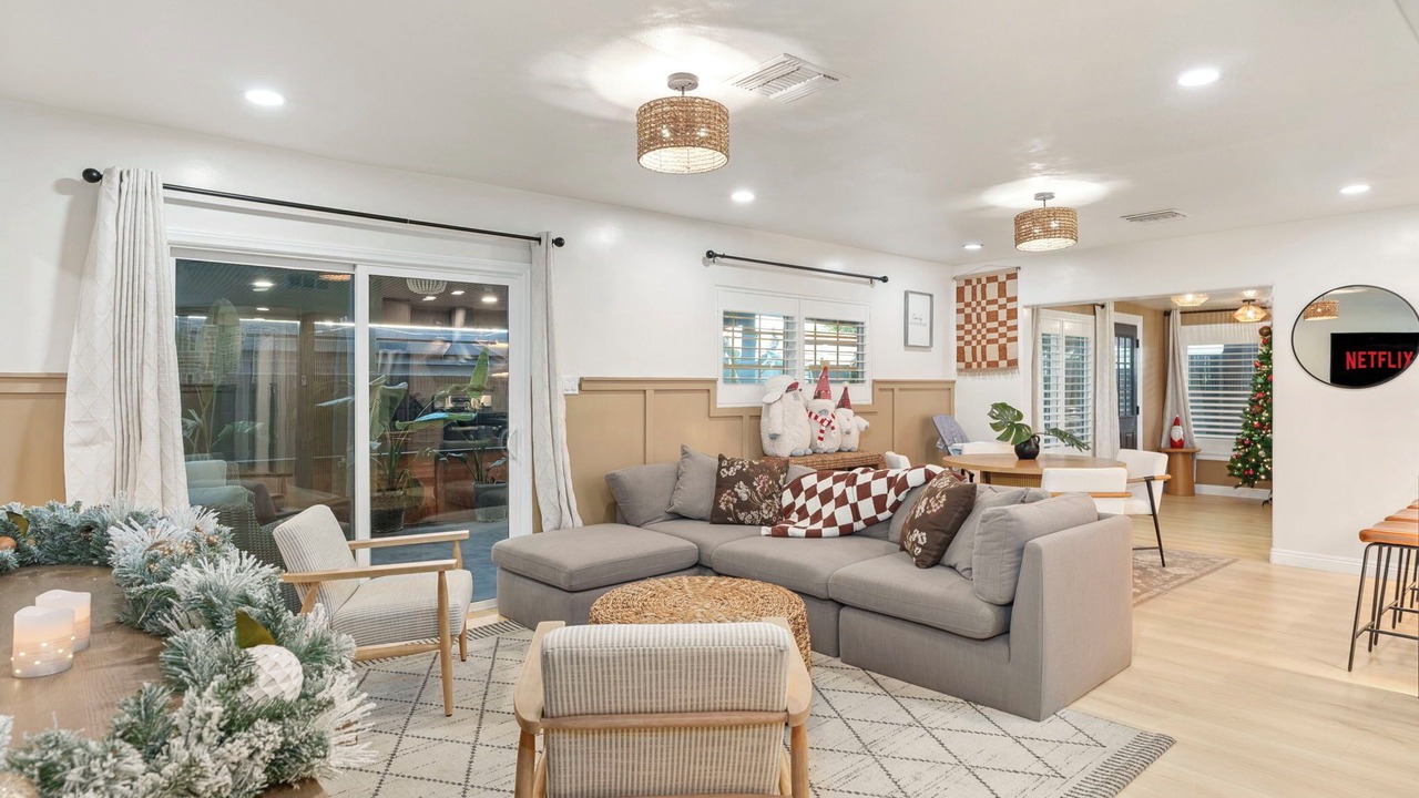 Photo of Livingroom in Sherwood Forest and Thistle Development