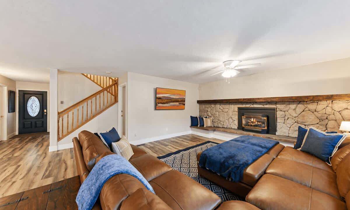 Photo of Livingroom in Tahoe Island