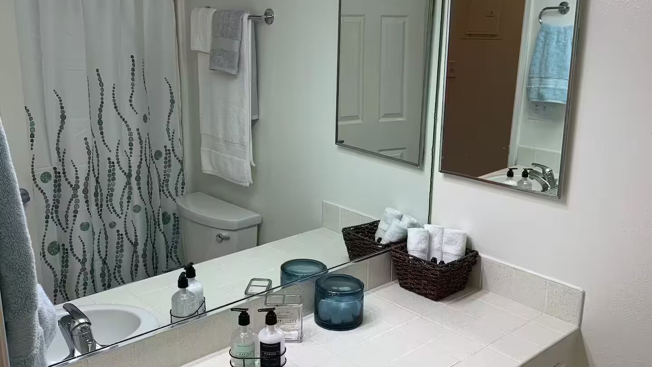 Photo of Bathroom in Oxnard Shores