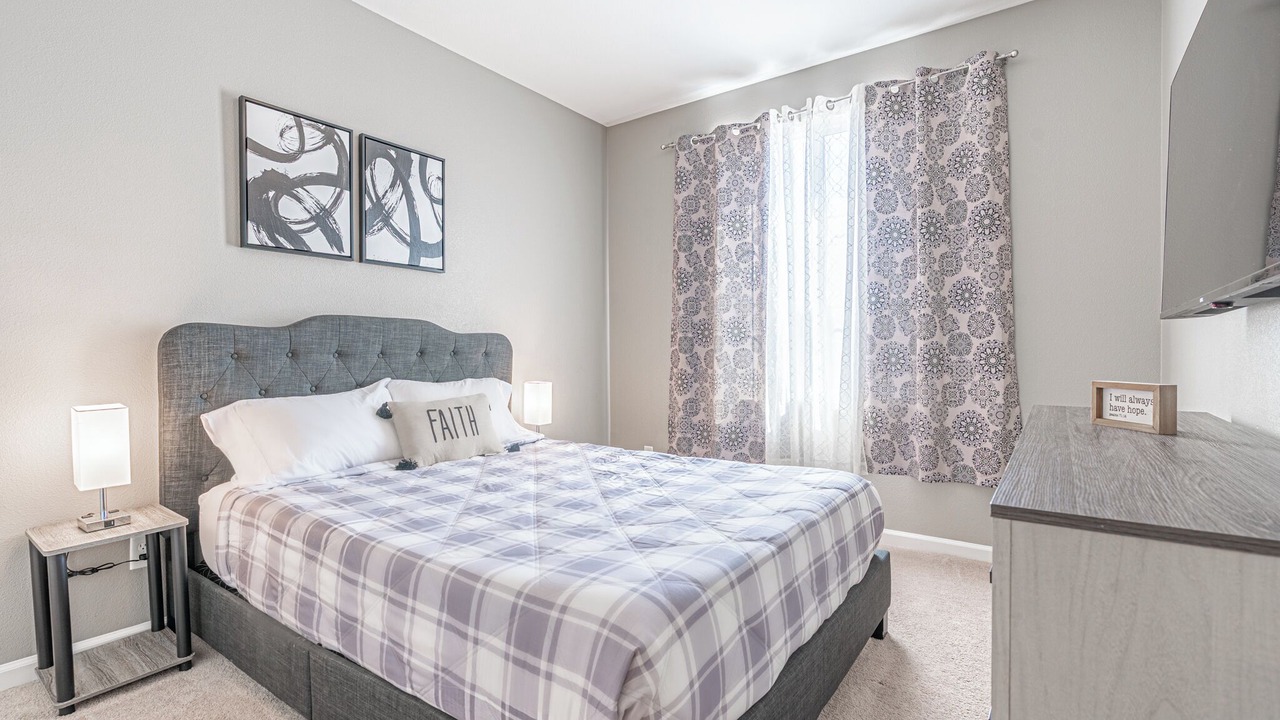 Photo of Bedroom in Raisin