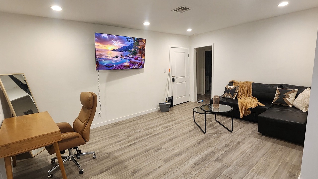 Photo of Livingroom in Northridge