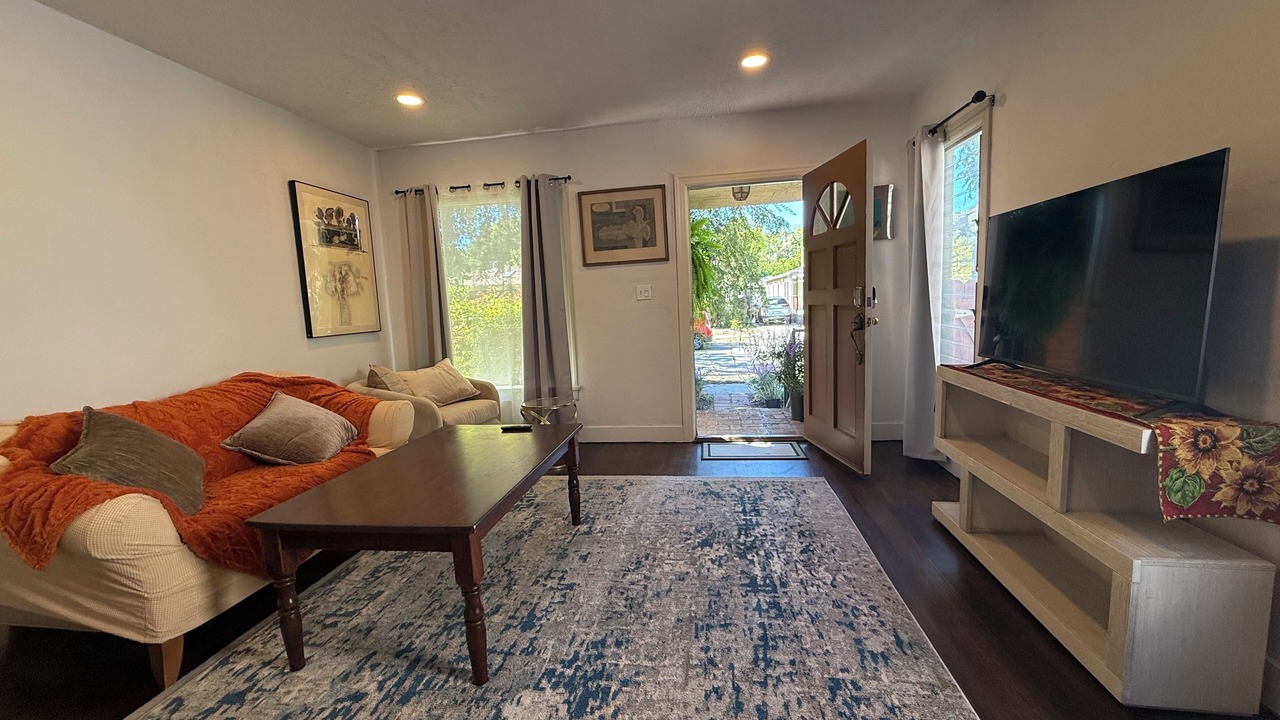 Photo of Livingroom in McManus