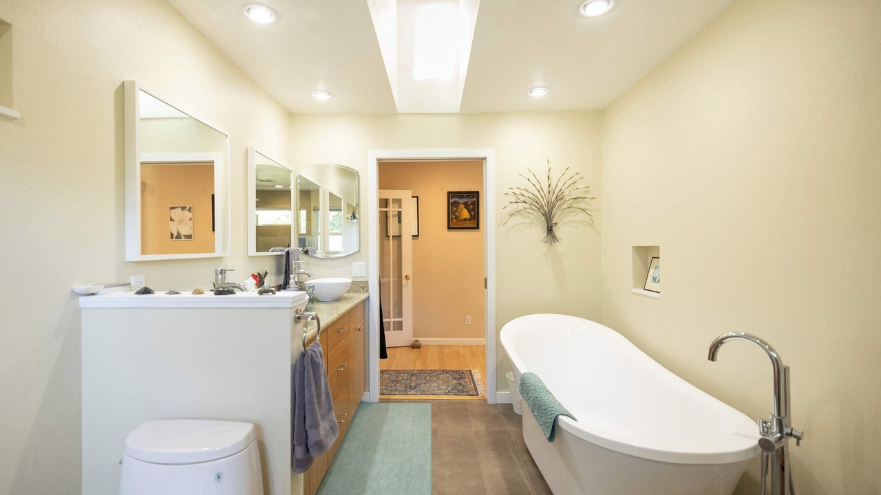 Photo of Bathroom in Rheem Valley Manor