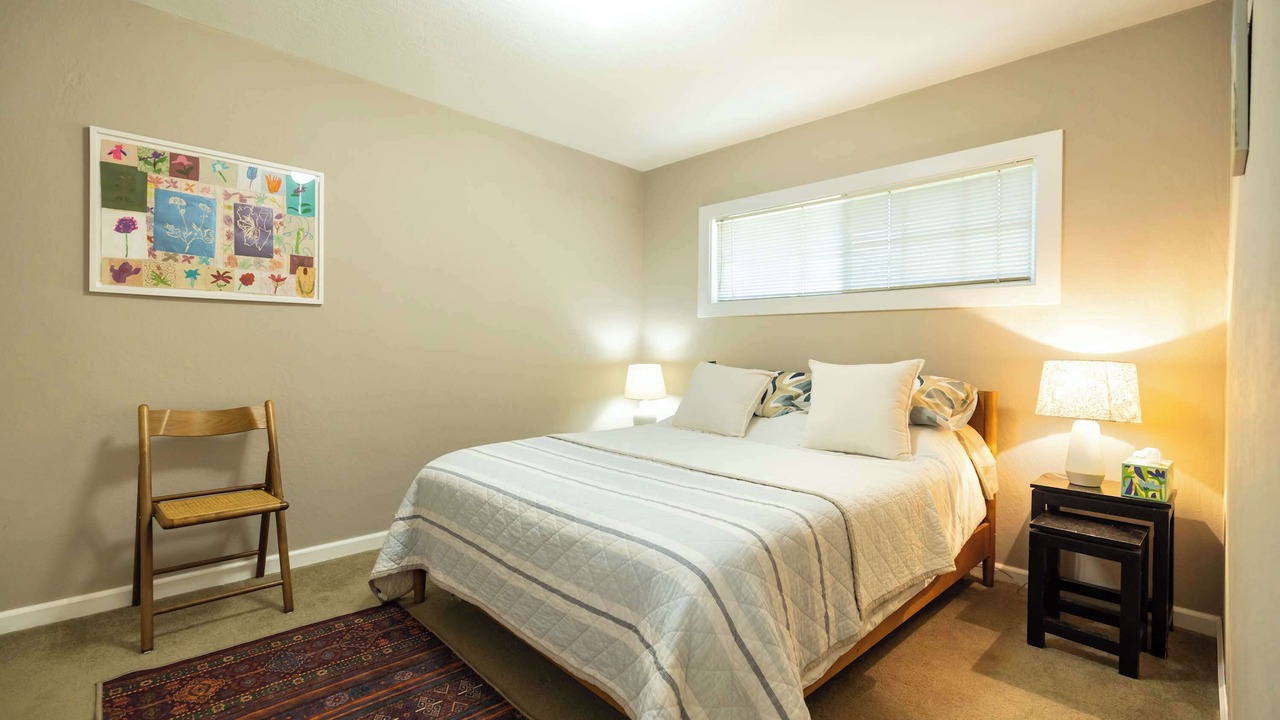 Photo of Bedroom in Rheem Valley Manor