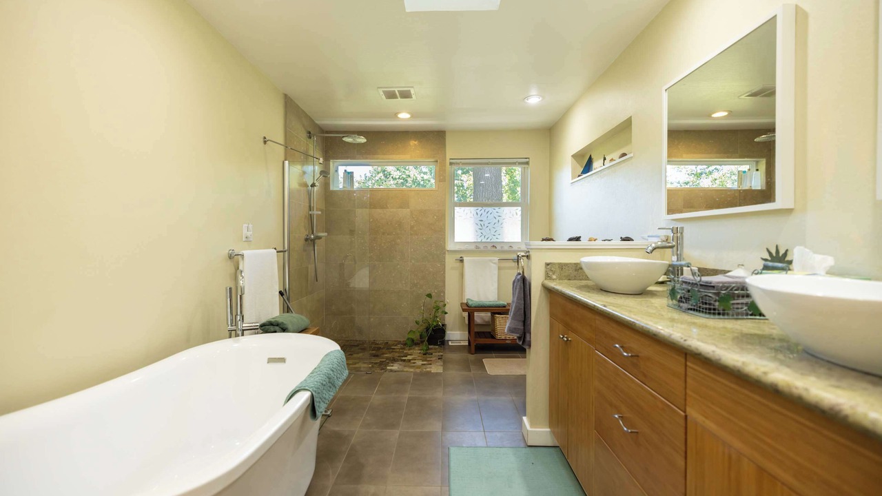 Photo of Bathroom in Rheem Valley Manor