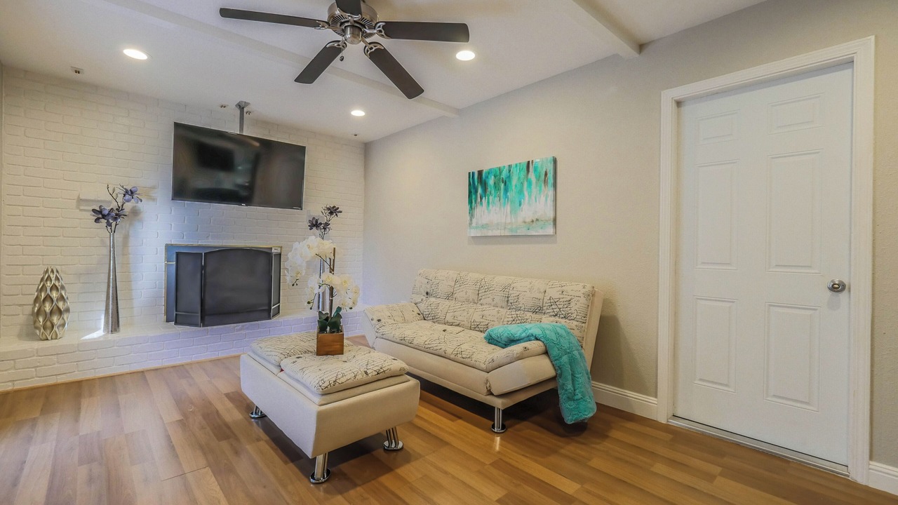 Photo of Livingroom in Warm Springs District