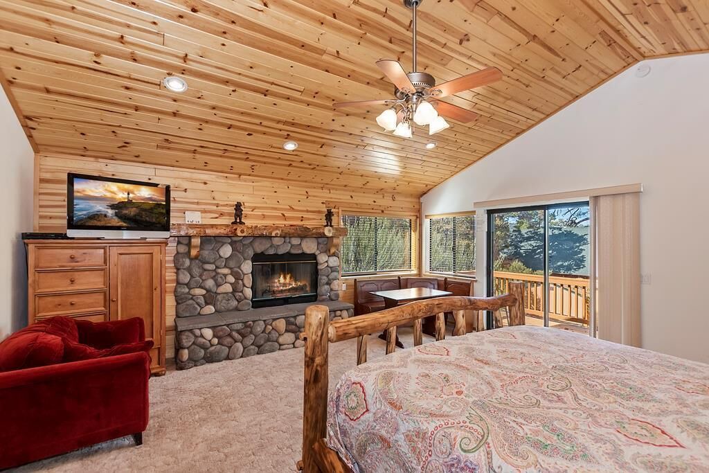 Photo of Livingroom in Upper Moonridge